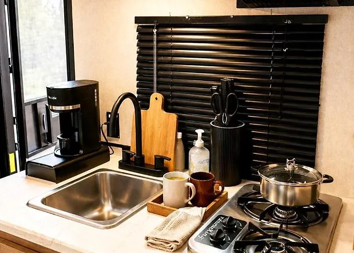 Rustic Canyon Camper Bunk Retreat With Mini Bunks Near Route 66 In Williams, Arizona *