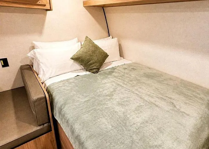 Rustic Canyon Camper Bunk Retreat With Mini Bunks Near Route 66 In Williams, Arizona Casa vacanze *