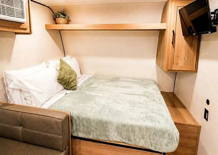 Rustic Canyon Camper Bunk Retreat With Mini Bunks Near Route 66 In Williams, Arizona Casa vacanze